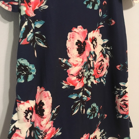 Flowy; floral peek-a-boo shoulder dress - Picture 6 of 7